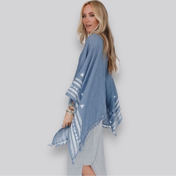 New three birds nest limited run Fallon Embroidered Sleeve Tassel Poncho​​ - Picture 4 of 4